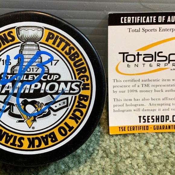 Bryan Rust Signed 2017 Penguins Stanley Cup Hockey Puck Beckett Total Sports COA - Picture 1 of 2